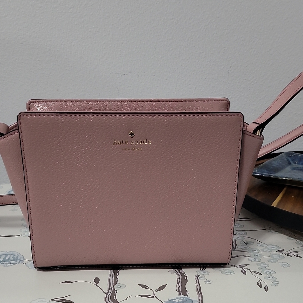 Kate Spade Large Pink Crossbody Bag with Elegant Design Pefect For Vday!